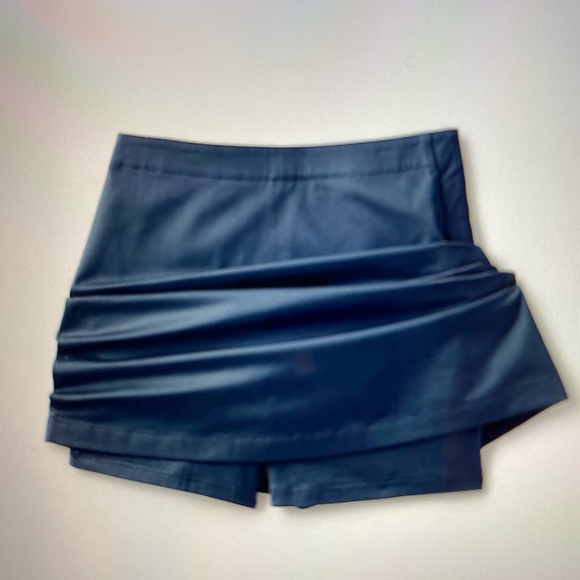 Lands' End Pants - NWT Lands End navy knee length skort magnet closure 100% cotton 16